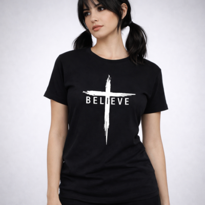 Camiseta con cruz "Always Believe"